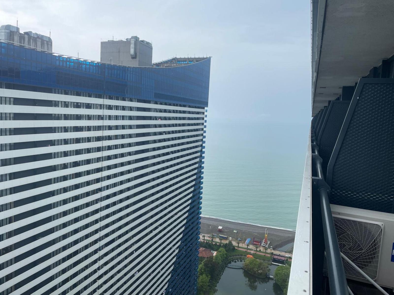 Black Sea Batumi Hotel Orbi City Exteriör bild